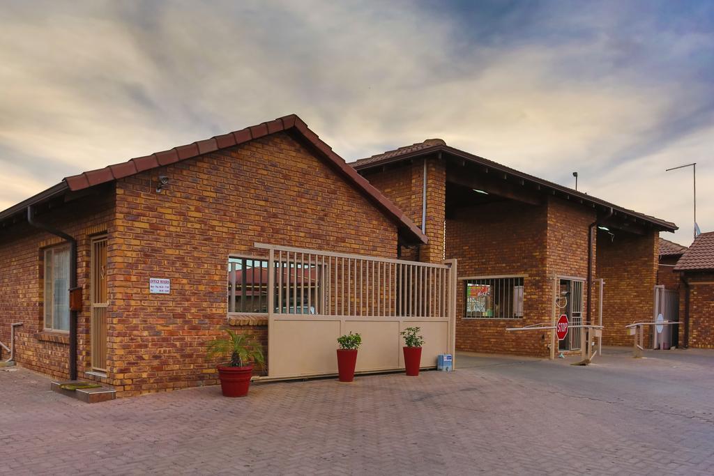 Rudman Townhouses Self-Catering Accommodation Boksburg Buitenkant foto